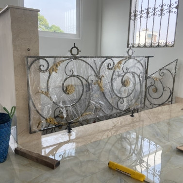 CẦU THANG MẪU HOA VĂN ĐẸP