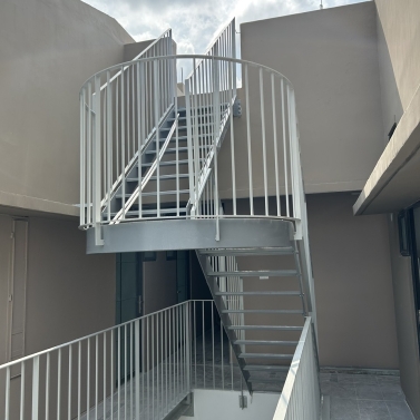 CẦU THANG SẮT THOÁT HIỂM 1